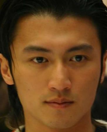 男人額頭有美人尖